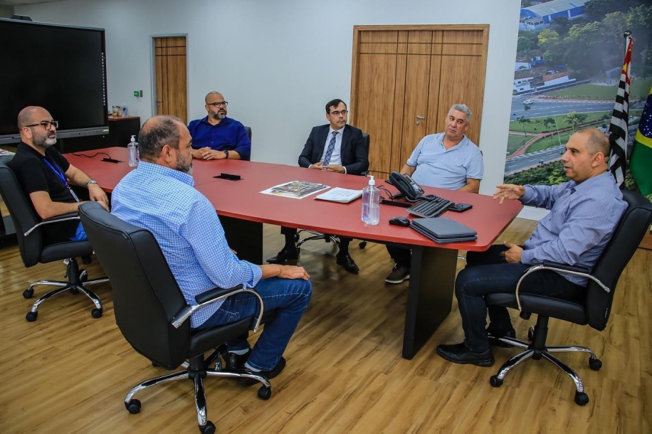 Marcos Tonho recebe em seu gabinete novo delegado de Parnaíba 