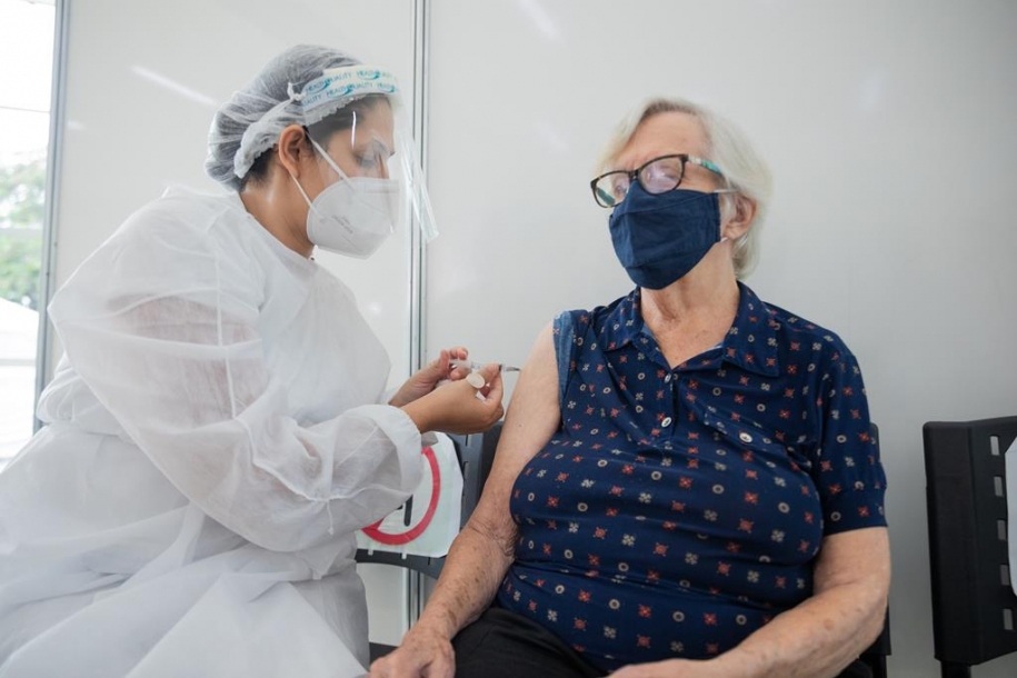 Barueri começa aplicar vacina bivalente contra Covid