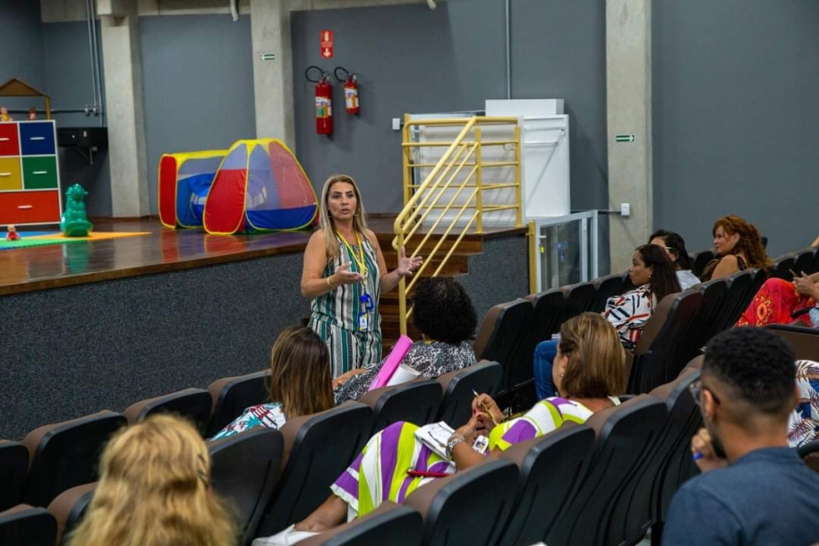 Professores e diretores de Parnaíba passam por curso de capacitação profissional