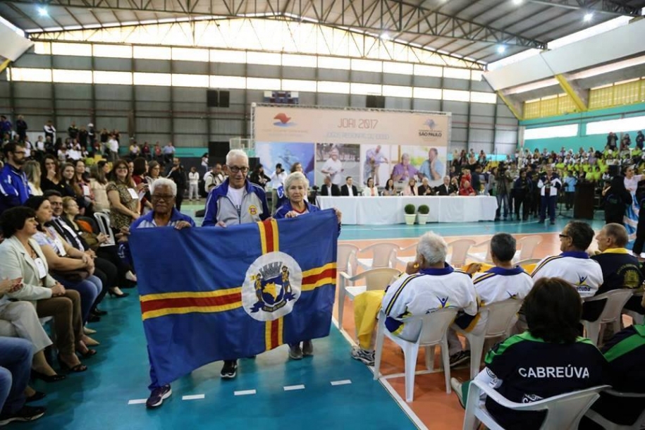 Grupo da Melhor Idade de Parnaíba participa da abertura do JORI 2017