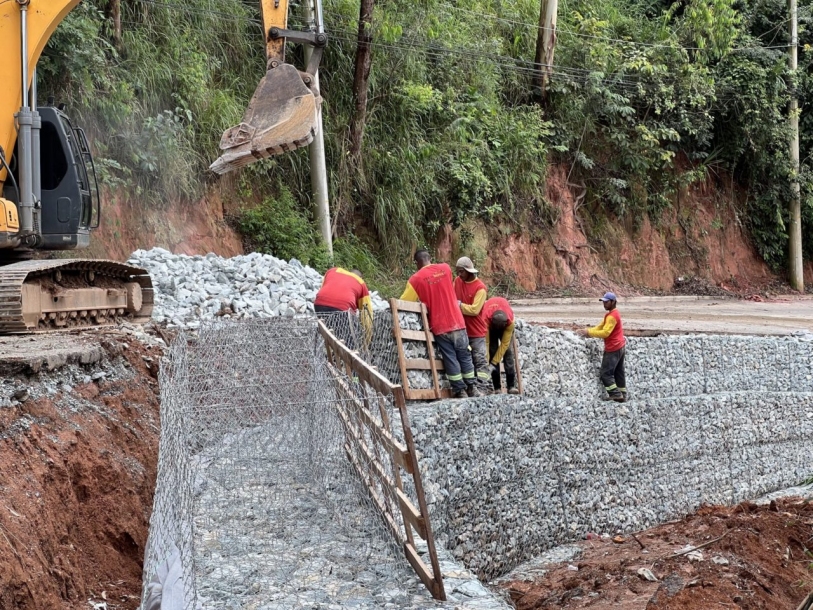 Cajamar realiza manutenção e reparos após fortes chuvas