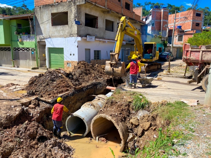 Obras de drenagem visam combater enchentes no Olaria