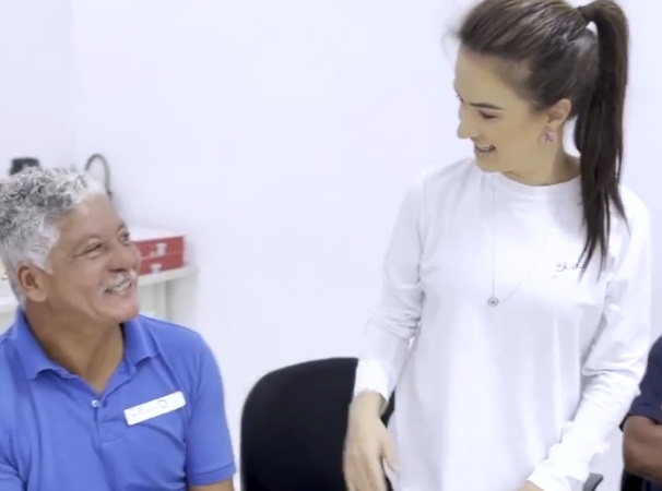 Bruna Furlan acompanha projeto que resgata pessoas em situação de rua