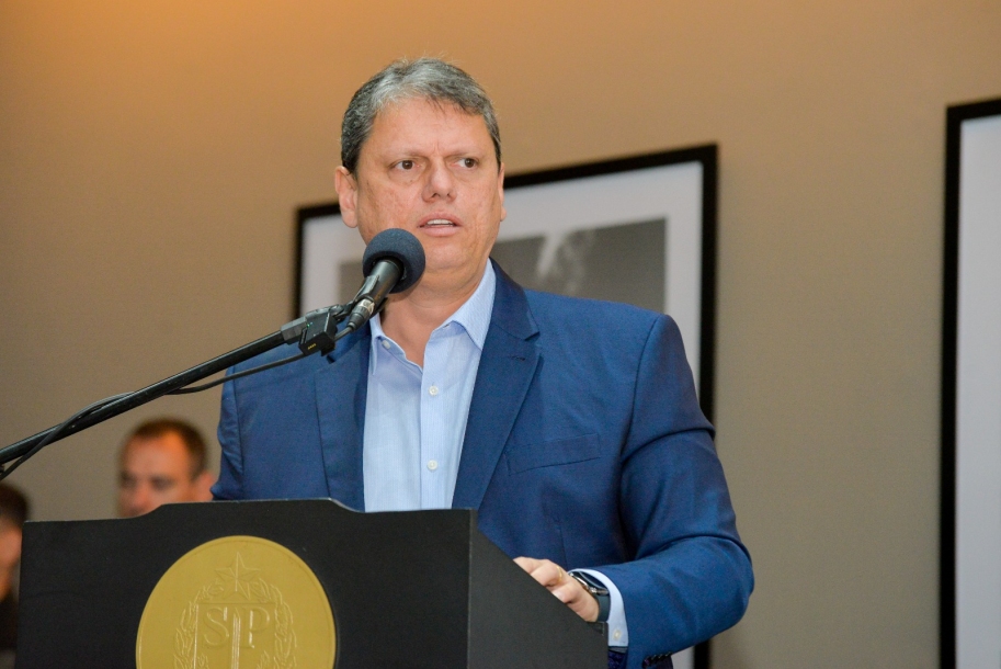 Tarcísio lança Programa Sala do Futuro para modernizar educação 