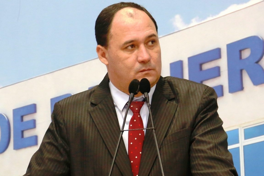 Fabinho do Imperial pede reforma em quadras de esporte de Barueri