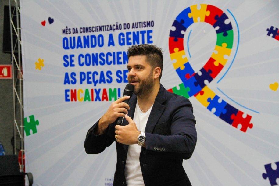 Danilo Joan promove palestra sobre a Conscientização do Autismo