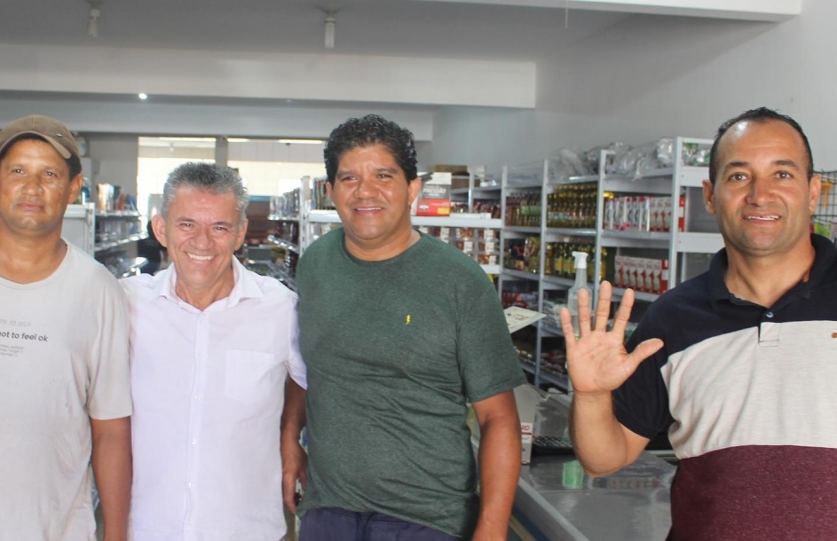 Vereador Tarcísio Carvalho visita comerciantes do Bairro São Benedito
