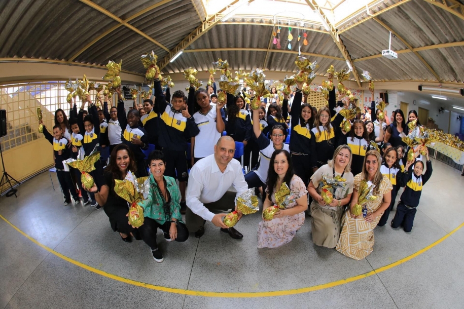 Marcos Tonho entrega mais de 30 mil ovos de Páscoa nas escolas