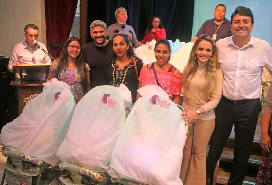 Parnaíba entrega mais 80 kits do Programa Mãe Parnaibana