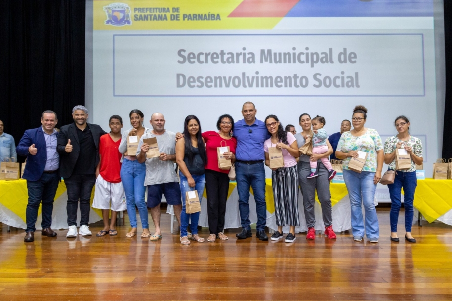 200 moradores de Santana de Parnaíba recebem óculos de grau 