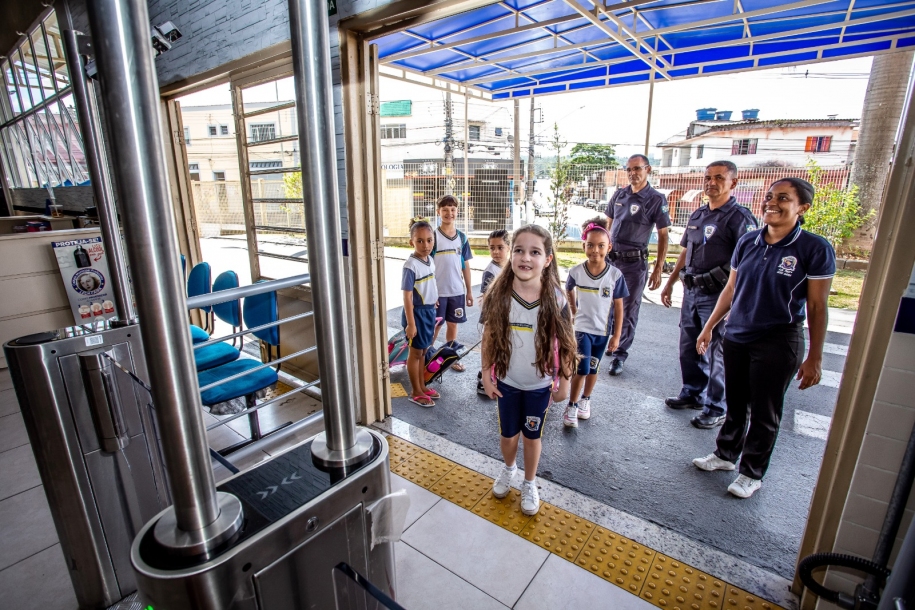 Santana de Parnaíba amplia sistema de segurança nos colégios da cidade 