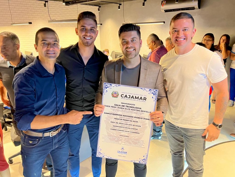 Danilo Joan entrega sexta Sala de Tecnologia aos alunos de Cajamar