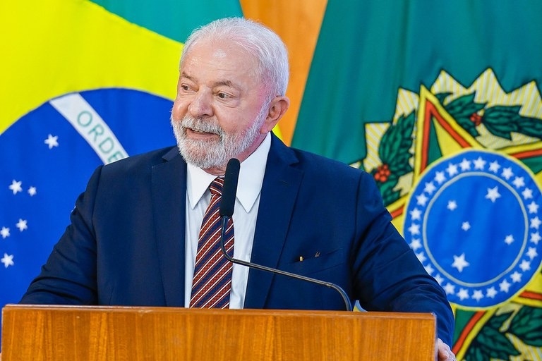 Presidente Lula anuncia aumento real do salário mínimo para R$ 1.320