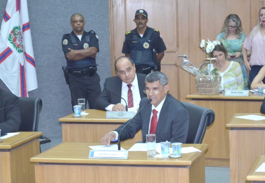 Chiquinho assume como vereador e indica soluções para o trânsito