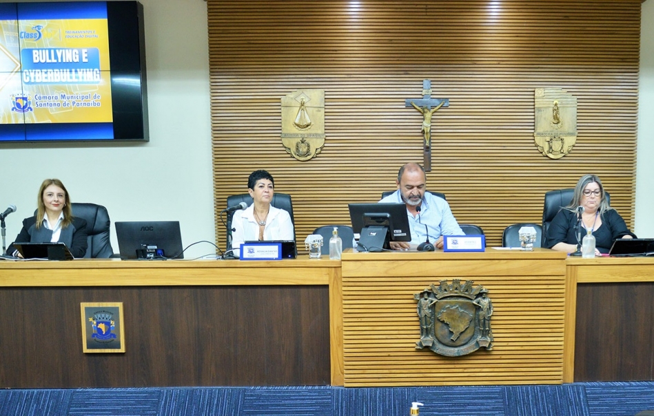 Câmara de Santana de Parnaíba recebe palestra sobre educação digital compassiva