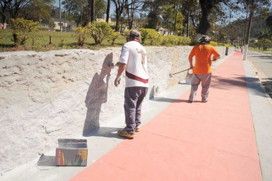 Meio Ambiente está revitalizando Praças da cidade