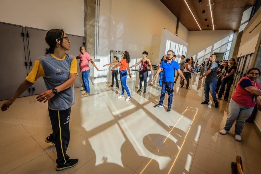 Santana de Parnaíba promove ginástica laboral para os funcionários públicos
