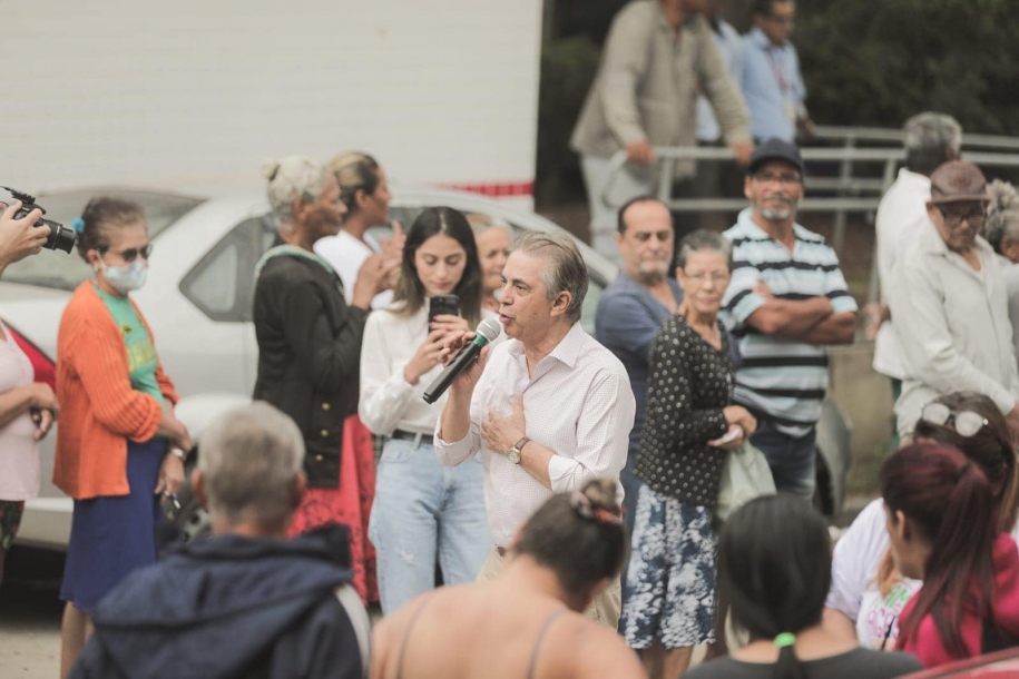 Rubens Furlan realiza distribuição da Campanha do Agasalho no Jardim Mutinga