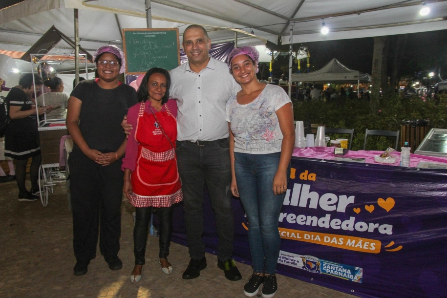 Marcos Tonho prestigia Feira da Mulher Empreendedora de Santana de Parnaíba