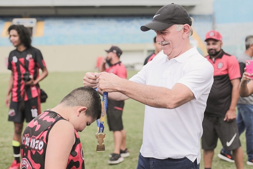 Beto Piteri prestigia final da 1ª Supercopa Barueri de Futebol Amador