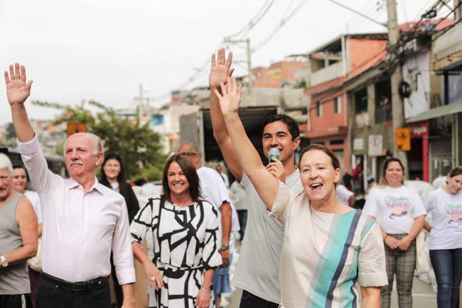 Moradores da Vila Márcia e Mutinga receberam cobertores e agasalhos