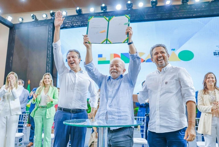 No Ceará, Lula lança programa para ampliar um milhão de vagas no ensino integral