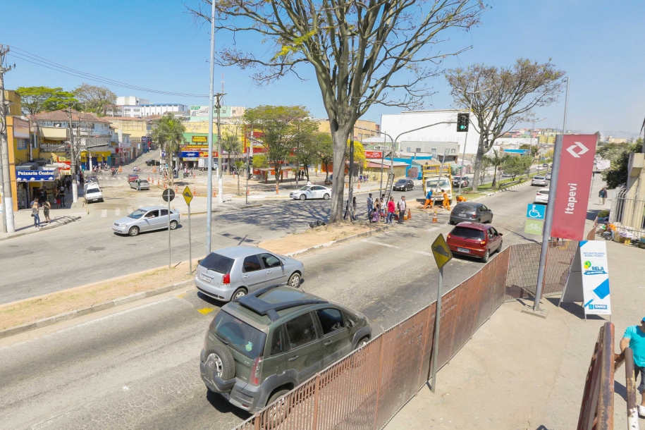 Itapevi se moderniza com a total demolição da passarela da CPTM