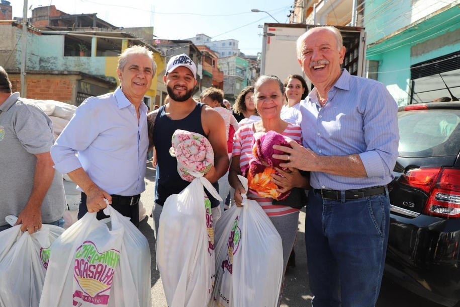 Rubens Furlan e Piteri intensificam Campanha do Agasalho de Barueri