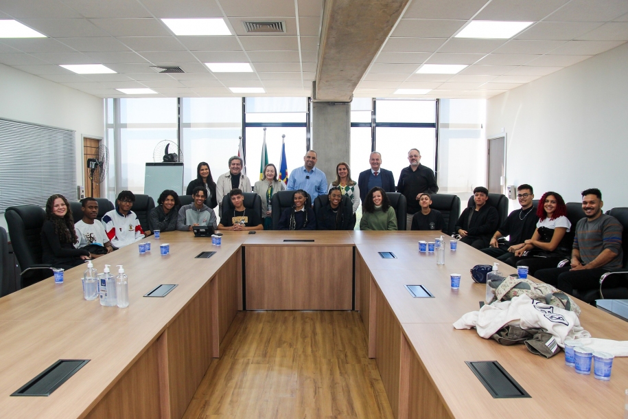 Marcos Tonho parabeniza estudantes da rede pública que ingressaram em universidades