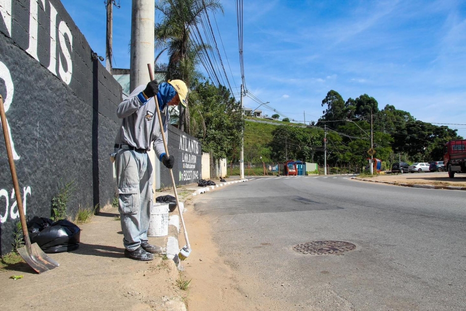 Serviços de limpeza e zeladoria são intensificados em Santana de Parnaíba 