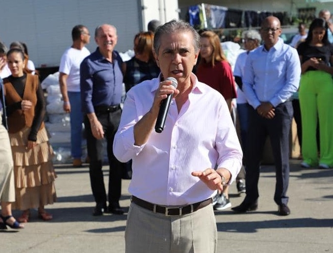 Prefeito Rubens Furlan entrega cobertores e agasalhos no Jardim São Pedro