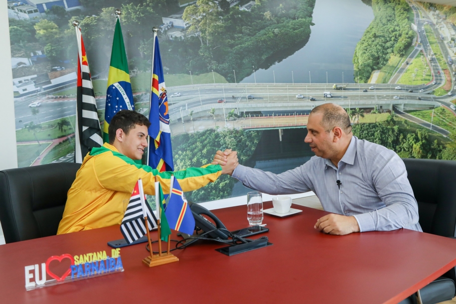 Marcos Tonho recebe em seu gabinete o paratleta parnaibano Wellington Eri