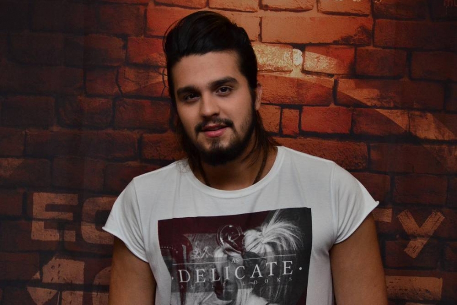 Luan Santana vai trocar sertanejo por heavy metal