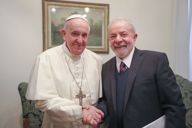 Presidente Lula convida Papa Francisco para visitar o Brasil