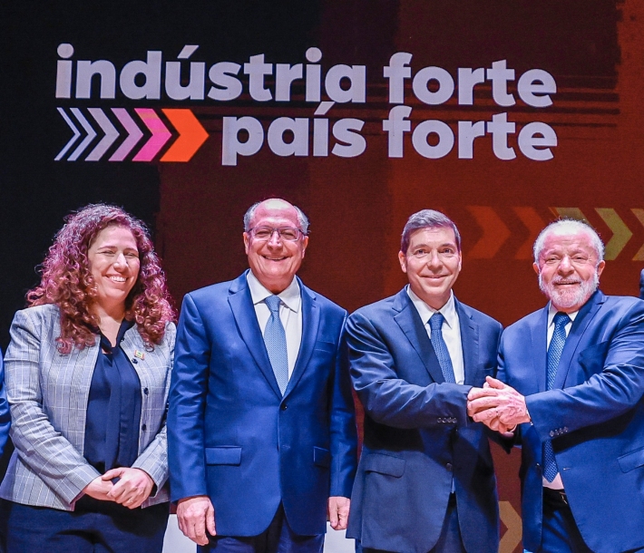 Presidente Lula fala em fortalecer indústria e valorizar trabalhadores