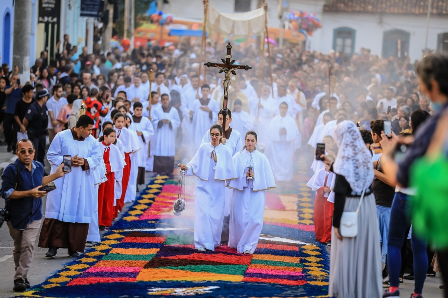Corpus Christi reúne mais de 50 mil pessoas em Santana de Parnaíba