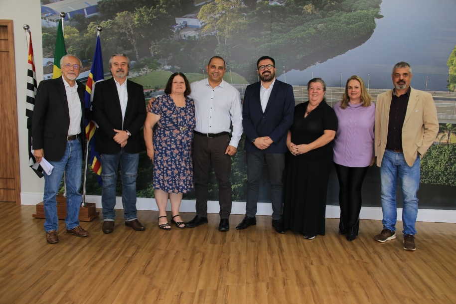 Marcos Tonho recebe em seu gabinete nova diretoria do CONSEG de Santana de Parnaíba 
