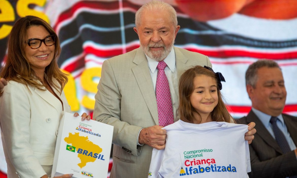 Governo Lula lança Compromisso Nacional Criança Alfabetizada