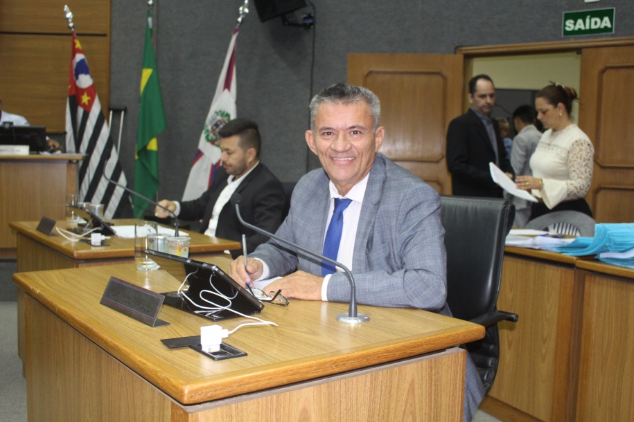 Vereador Tarcísio propõe implantação de novo sistema de sinalização em avenida do Guaturinho