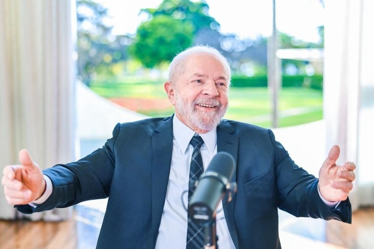 Com rádios goianas, presidente Lula anuncia conclusão da Ferrovia Norte-Sul