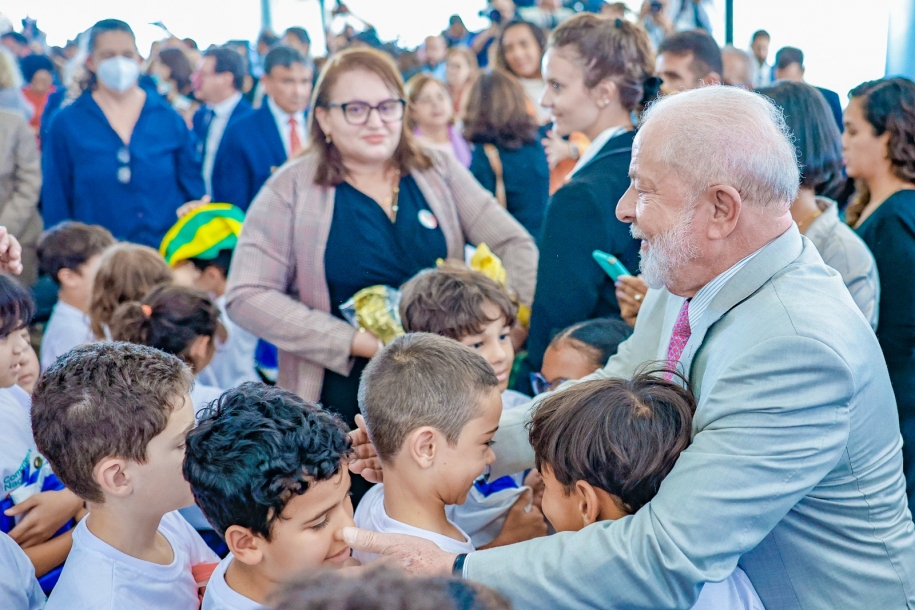 Lula lança ação na Educação para recuperar atrasos na alfabetização