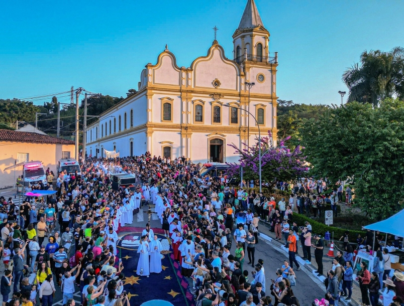 Corpus Christi reúne mais de 50 mil fiéis em Santana de Parnaíba 
