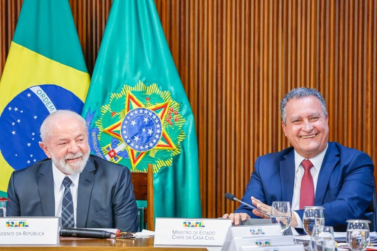 Governo Lula celebra ambiente econômico favorável e projeta investimentos em infraestrutura