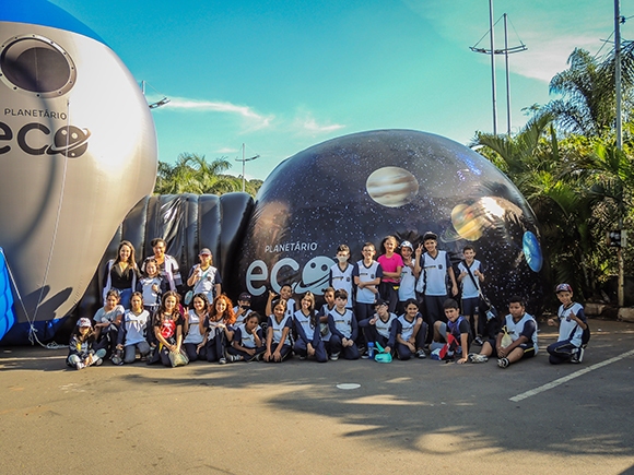 Alunos de Parnaíba vivenciam experiência de astronomia em planetário móvel