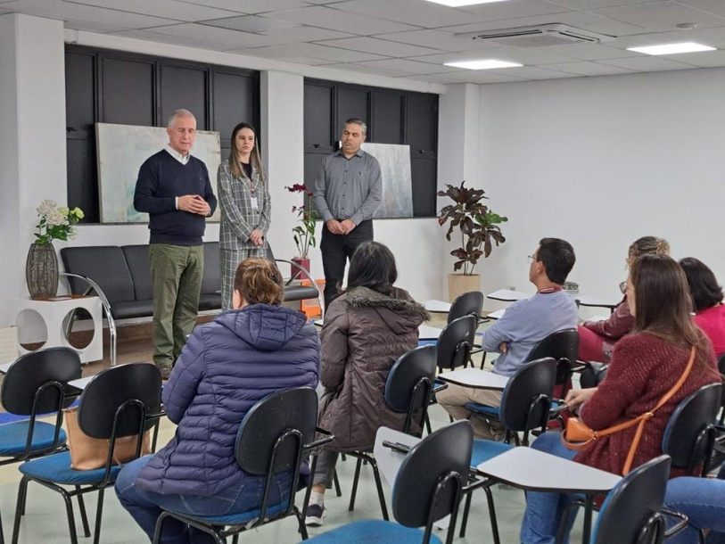 Encontro define prioridades no atendimento das farmácias da rede municipal de Barueri 