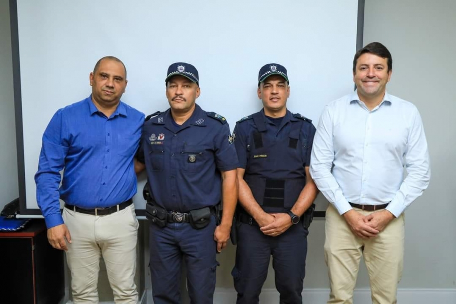 Marcos Tonho recebe Guardas Municipais de Santana de Parnaíba para graduação 