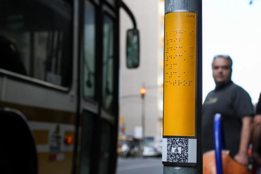 Pontos de ônibus de Barueri terão informações em braile