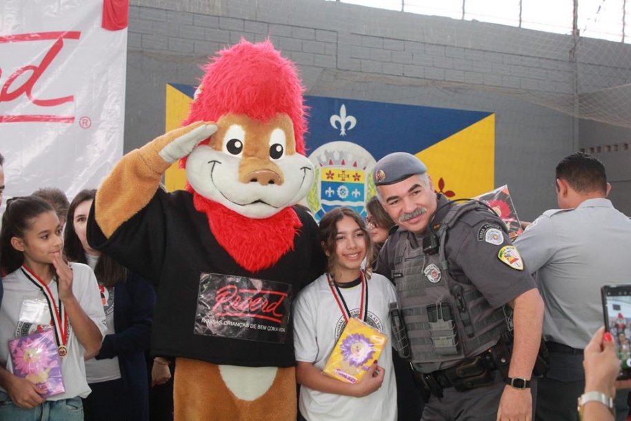 Proerd forma 822 estudantes da Rede Municipal de Ensino de Barueri 