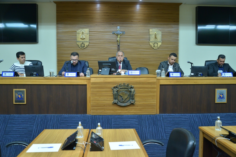 Vereadores parnaibanos debatem assuntos relevantes sobre a Sabesp em Audiência Pública