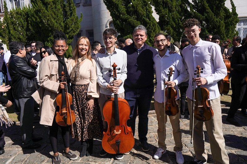Tarcísio fomenta Turismo e Cultura e enaltece Orquestra Jovem em Campos do Jordão